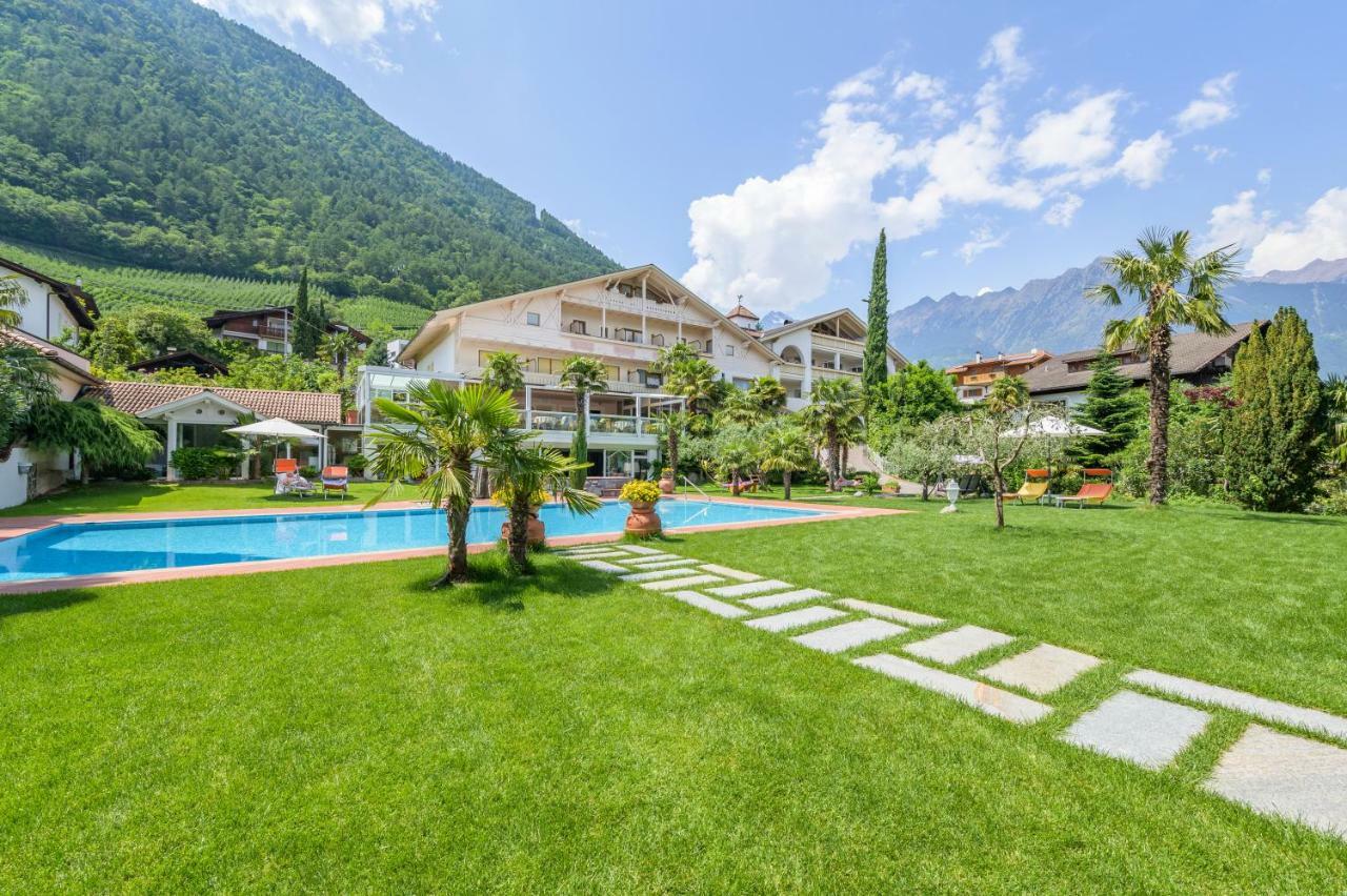 Glanzhof Hotel & Apartments Marlengo Exterior photo